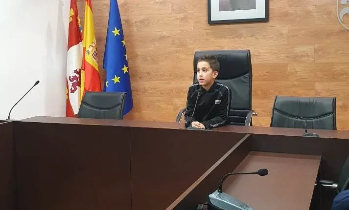 Foto 10 - El Ayuntamiento de Castellanos de Moriscos acerca la Constituci&oacute;n a los m&aacute;s peque&ntilde;os