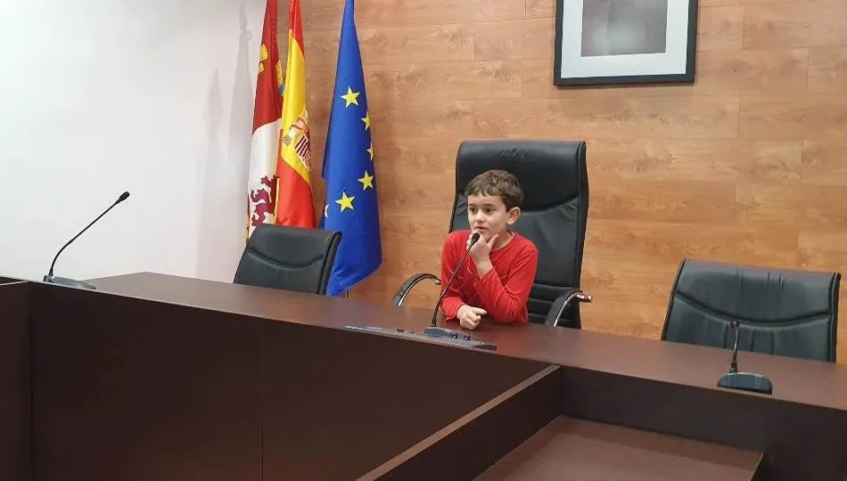 Foto 7 - El Ayuntamiento de Castellanos de Moriscos acerca la Constituci&oacute;n a los m&aacute;s peque&ntilde;os