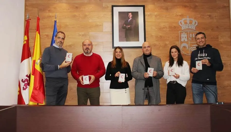 Foto 2 - El Ayuntamiento de Castellanos de Moriscos acerca la Constituci&oacute;n a los m&aacute;s peque&ntilde;os