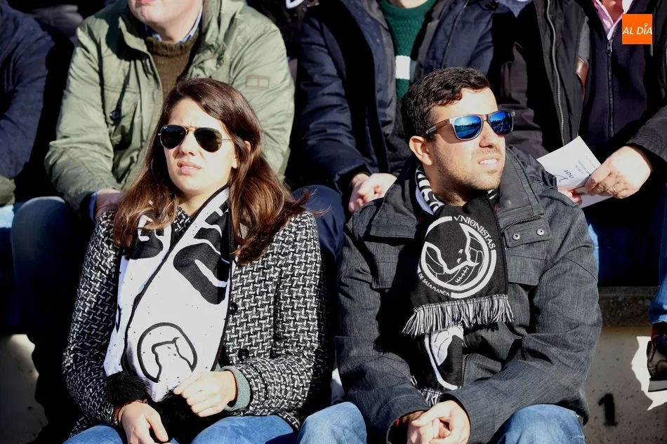 Foto 11 - La afici&oacute;n de Unionistas aprovecha el puente para acudir a las Pistas y animar a su equipo