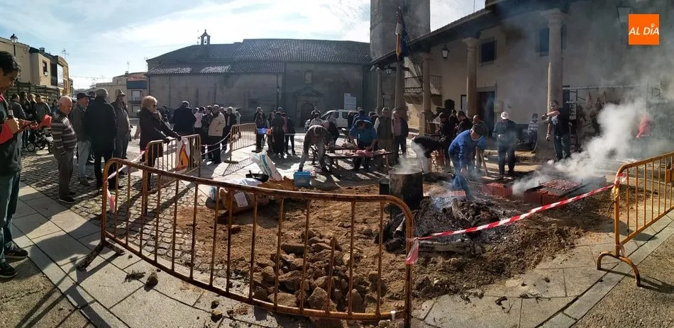 Foto 9 - Vecinos y forasteros viven con gran intensidad en&nbsp;Sobradillo la II Matanza Tradicional  