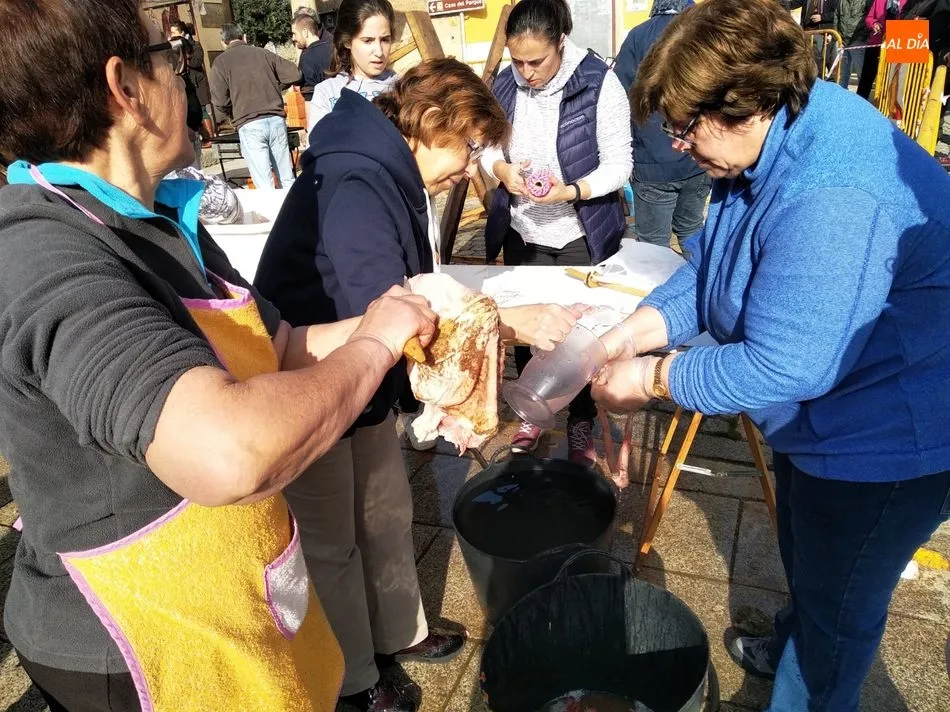 Foto 2 - Vecinos y forasteros viven con gran intensidad en&nbsp;Sobradillo la II Matanza Tradicional  