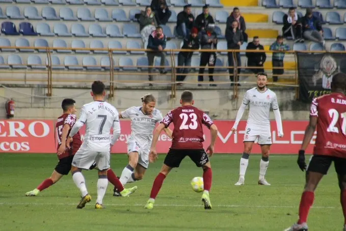 Jugada del encuentro entre la Cultural Leonesa y el Salamanca en el Reino de León / Twitter CYD Leonesa