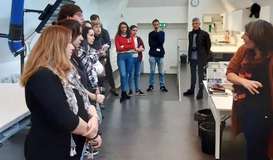 Estudiantes de la Escuela de Arte y Superior en Conservación y Restauración de Bienes Culturales (EAS) de Salamanca en una de sus visitas en Holanda