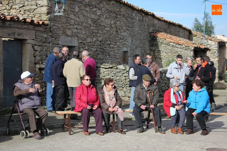 Foto 6 - La Zarza de Pumareda descubre su monumento al pastor  