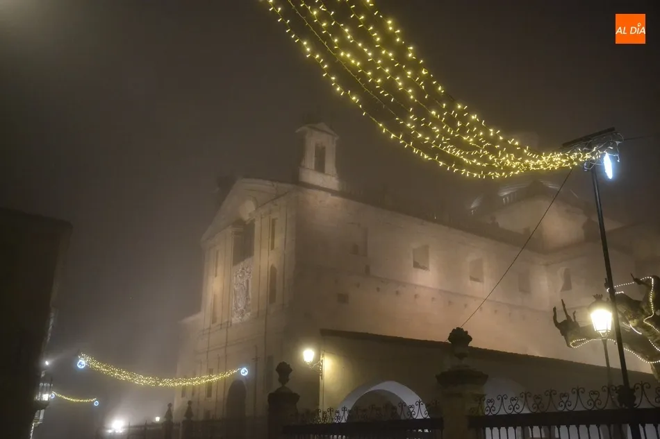 Ciudad Rodrigo pasa el Día de la Constitución bajo la niebla  