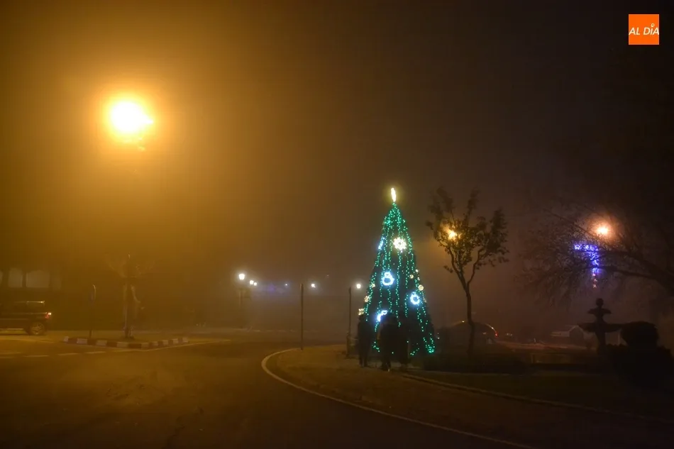 Foto 9 - Ciudad Rodrigo pasa el D&iacute;a de la Constituci&oacute;n bajo la niebla  