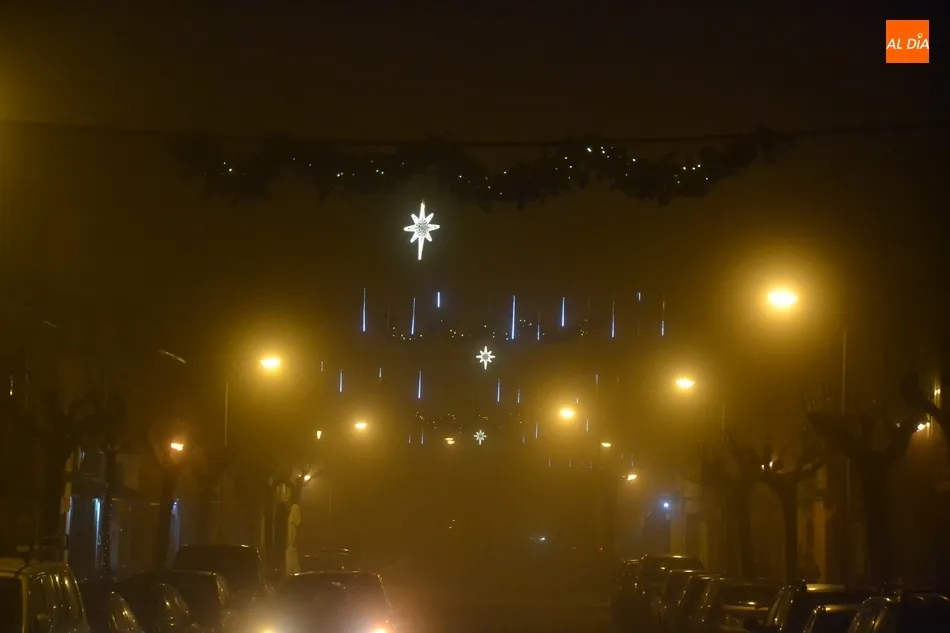 Foto 3 - Ciudad Rodrigo pasa el D&iacute;a de la Constituci&oacute;n bajo la niebla  