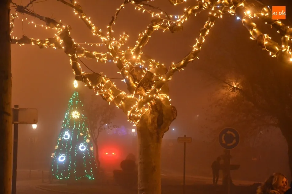 Foto 4 - Ciudad Rodrigo pasa el D&iacute;a de la Constituci&oacute;n bajo la niebla  