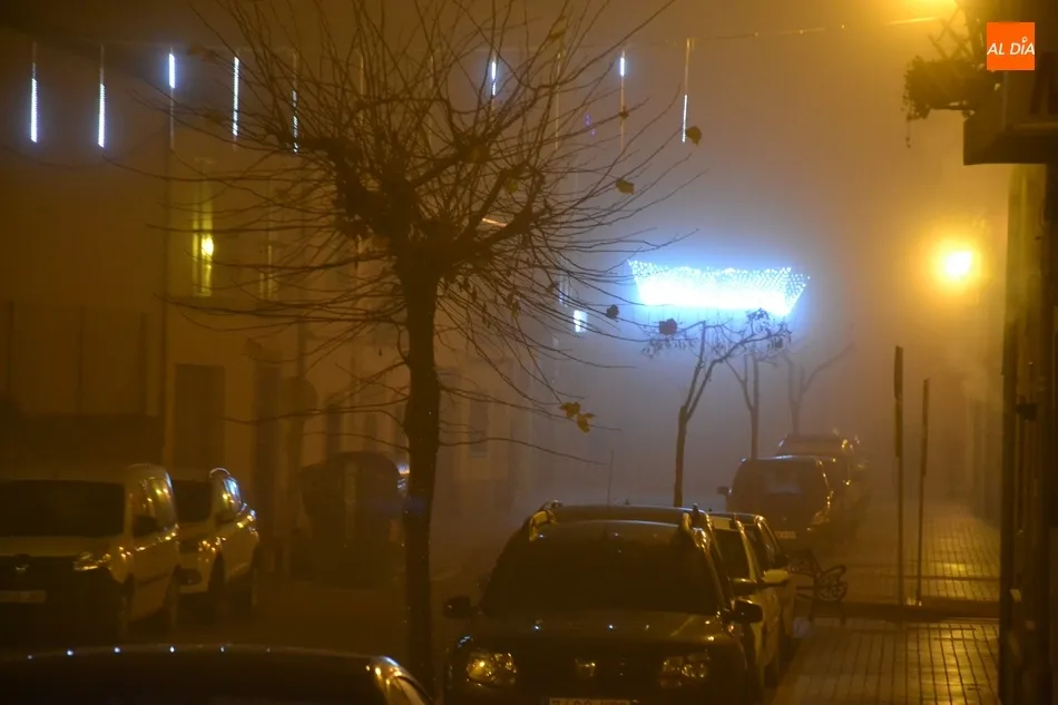 Foto 2 - Ciudad Rodrigo pasa el D&iacute;a de la Constituci&oacute;n bajo la niebla  