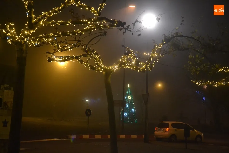Foto 5 - Ciudad Rodrigo pasa el D&iacute;a de la Constituci&oacute;n bajo la niebla  