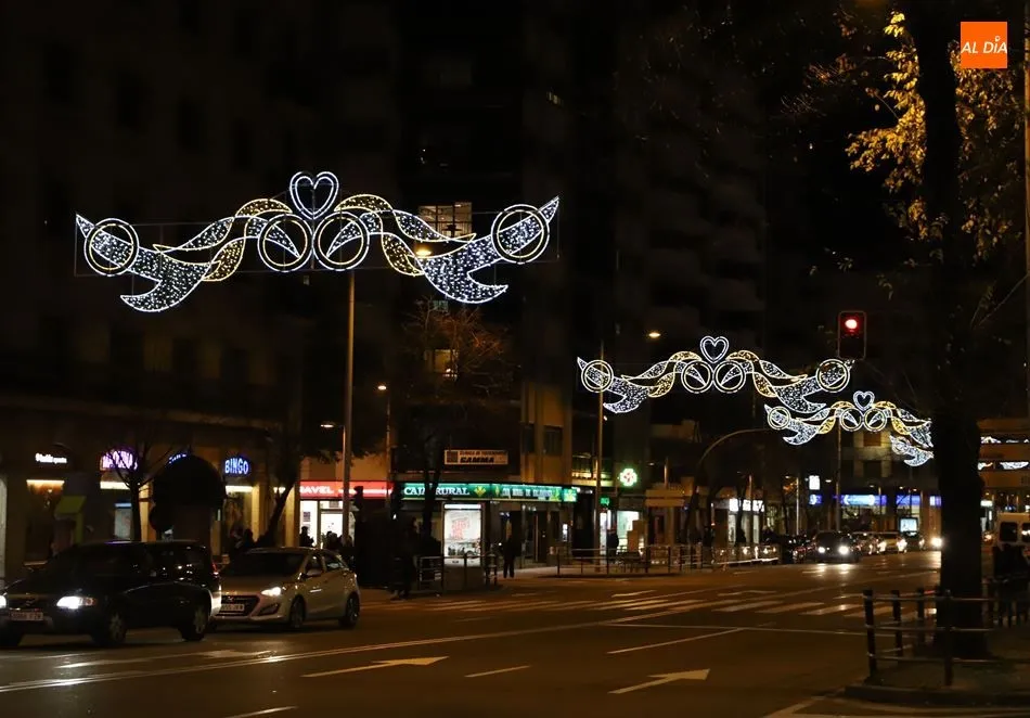 Foto 8 - La iluminaci&oacute;n navide&ntilde;a, otro atractivo para los visitantes&hellip; y los salmantinos