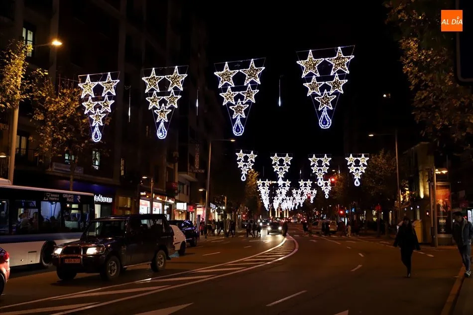 Foto 7 - La iluminaci&oacute;n navide&ntilde;a, otro atractivo para los visitantes&hellip; y los salmantinos