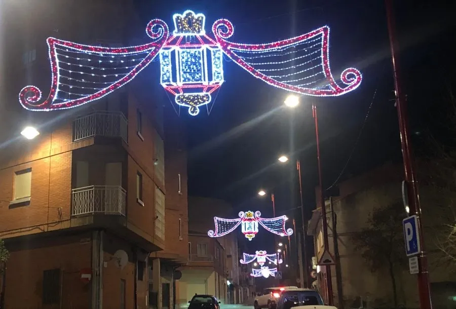 Foto 2 - Espectacular c&uacute;pula y nacimiento luminosos en la plaza del Ayuntamiento de Santa Marta