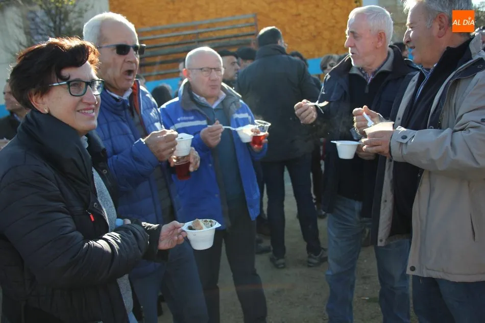 Foto 6 - Barruecopardo vive su III Matanza Tradicional con cuatro matanceros de honor  