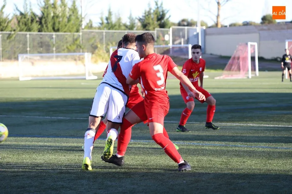 Foto 3 - El Rayo Vallecano se lleva los tres puntos del Alfonso San Casto (1-2)