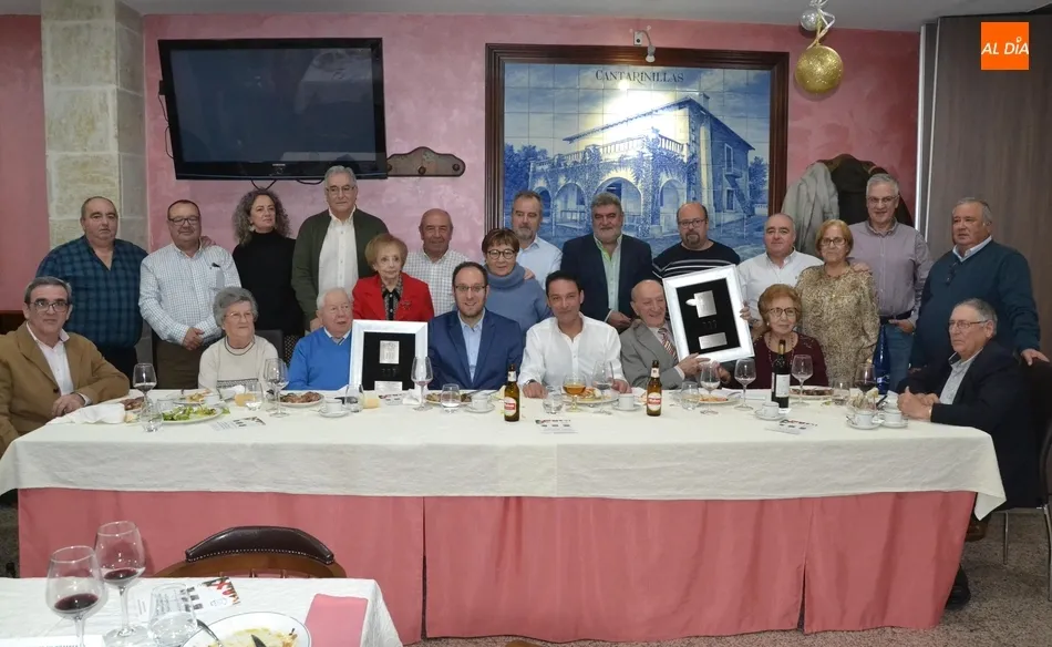 Los Amigos de la Ilusión rinden homenaje a sus tres integrantes de mayor edad  