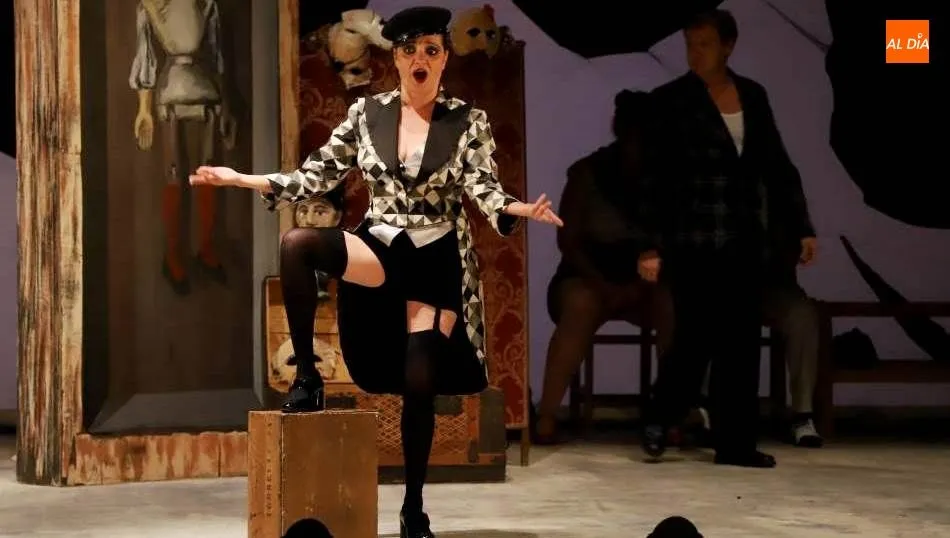 Una de las escenas de esta actuación de Morfeo Teatro en el Liceo