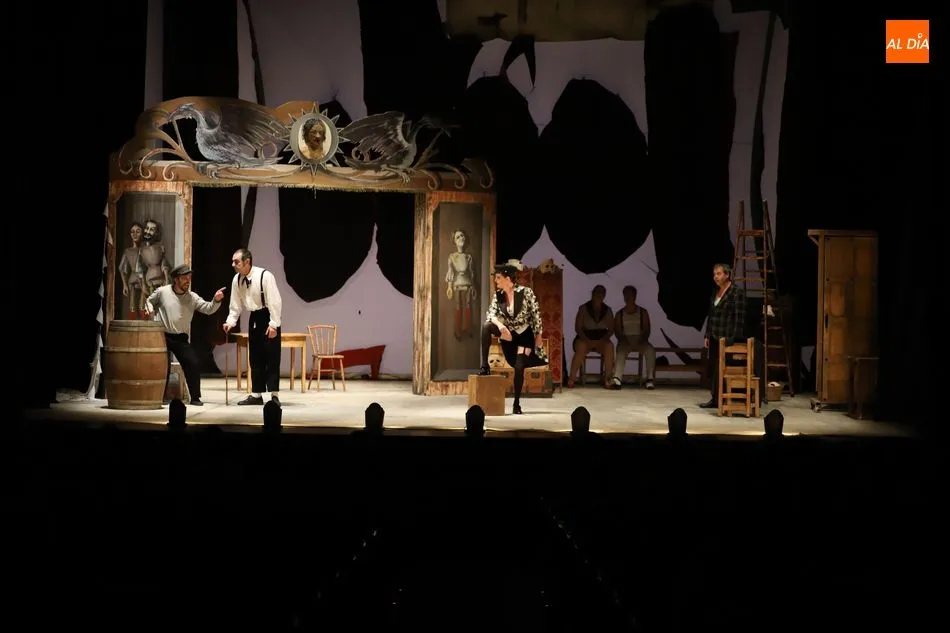 Foto 3 - Morfeo Teatro divierte al p&uacute;blico del Liceo con los esperpentos de Valle-Incl&aacute;n