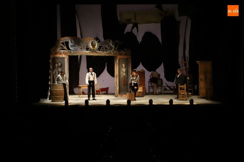 Foto 2 - Morfeo Teatro divierte al p&uacute;blico del Liceo con los esperpentos de Valle-Incl&aacute;n