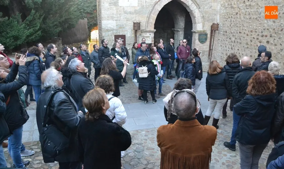 Foto 8 - Masiva asistencia una vez m&aacute;s a las visitas teatralizadas al Parador  
