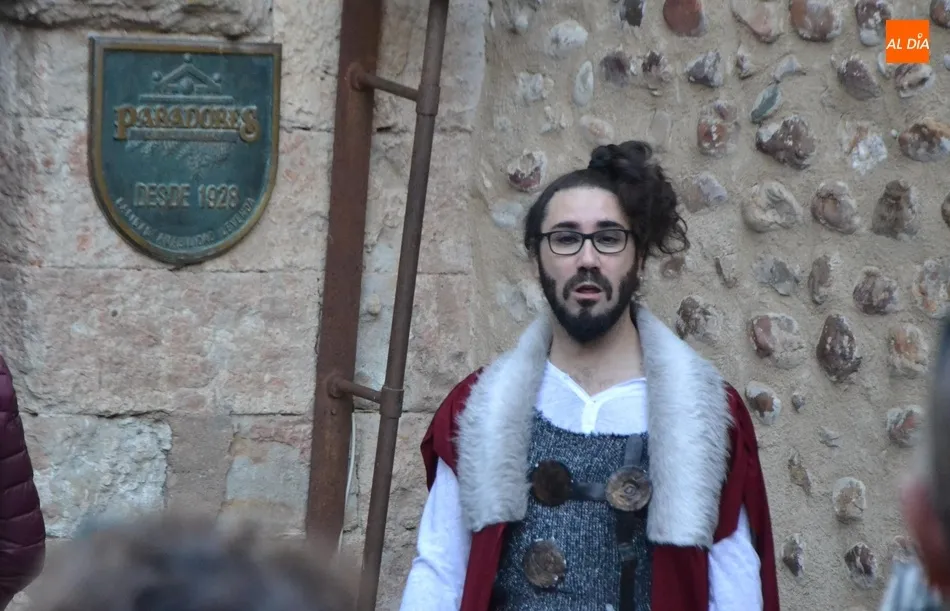 Foto 3 - Masiva asistencia una vez m&aacute;s a las visitas teatralizadas al Parador  