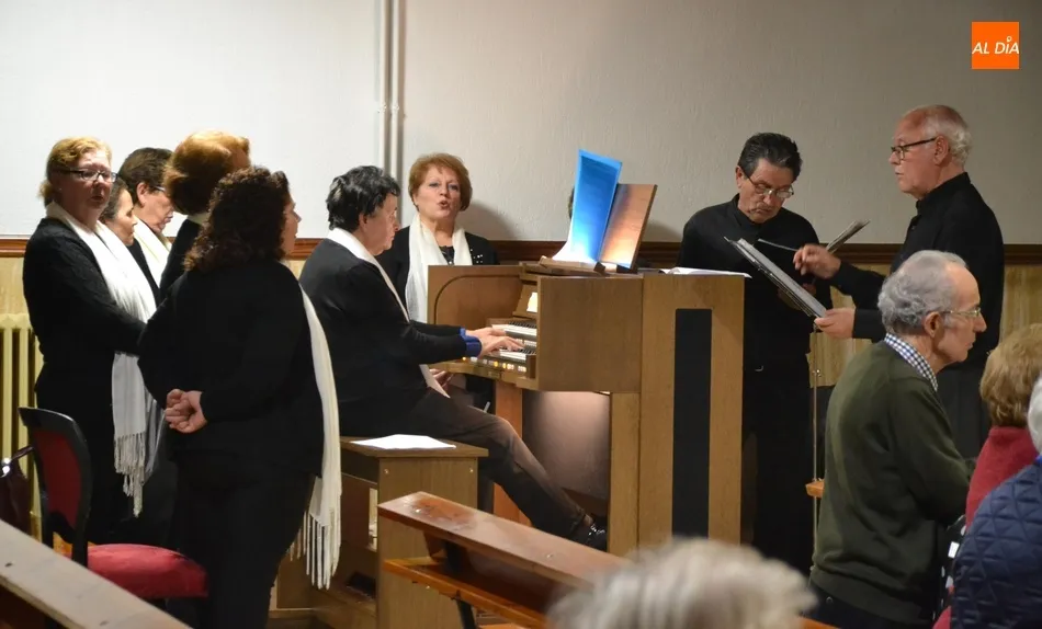 Foto 2 - Jes&uacute;s Garc&iacute;a Burillo preside la Vigilia de la Inmaculada Concepci&oacute;n  