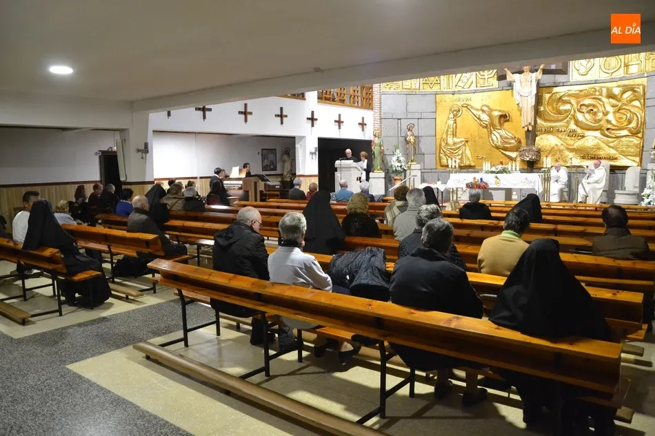 Foto 6 - Jes&uacute;s Garc&iacute;a Burillo preside la Vigilia de la Inmaculada Concepci&oacute;n  