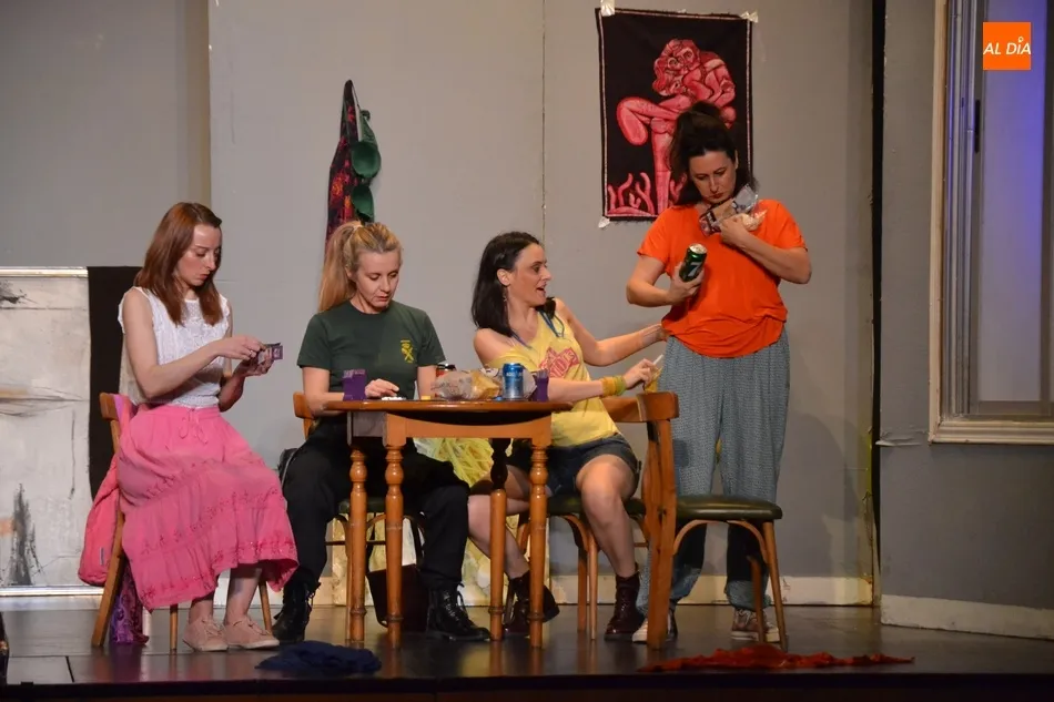 Foto 3 - Divertida cita en el Teatro con &lsquo;La Extra&ntilde;a Pareja&rsquo; con buena afluencia de p&uacute;blico  