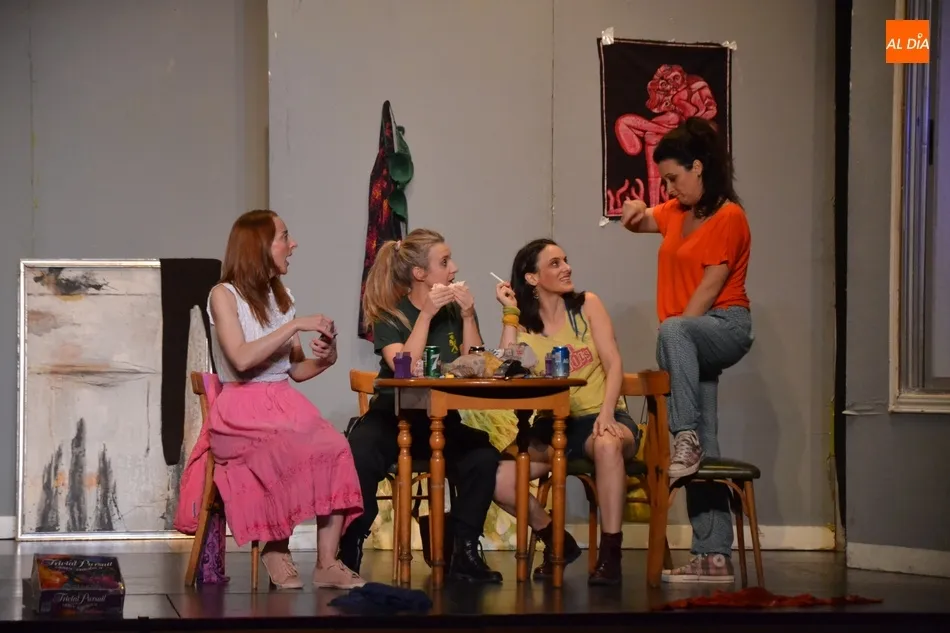 Foto 2 - Divertida cita en el Teatro con &lsquo;La Extra&ntilde;a Pareja&rsquo; con buena afluencia de p&uacute;blico  