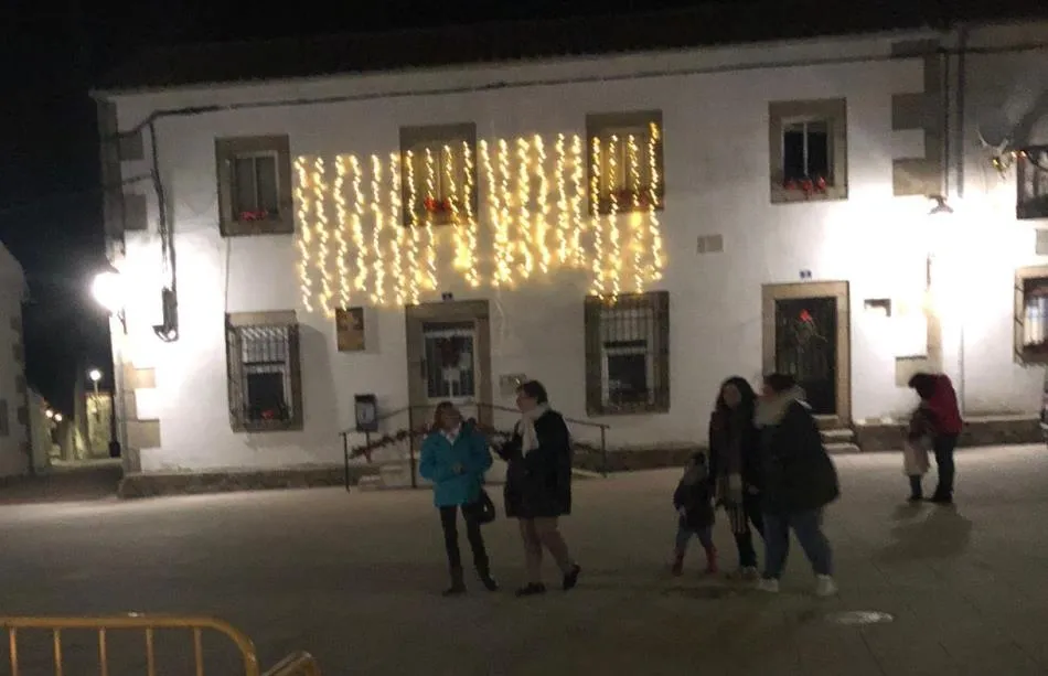 Foto 4 - Aldea del Obispo despliega su decoraci&oacute;n navide&ntilde;a con la Virgen Mar&iacute;a y San Jos&eacute; al estilo...
