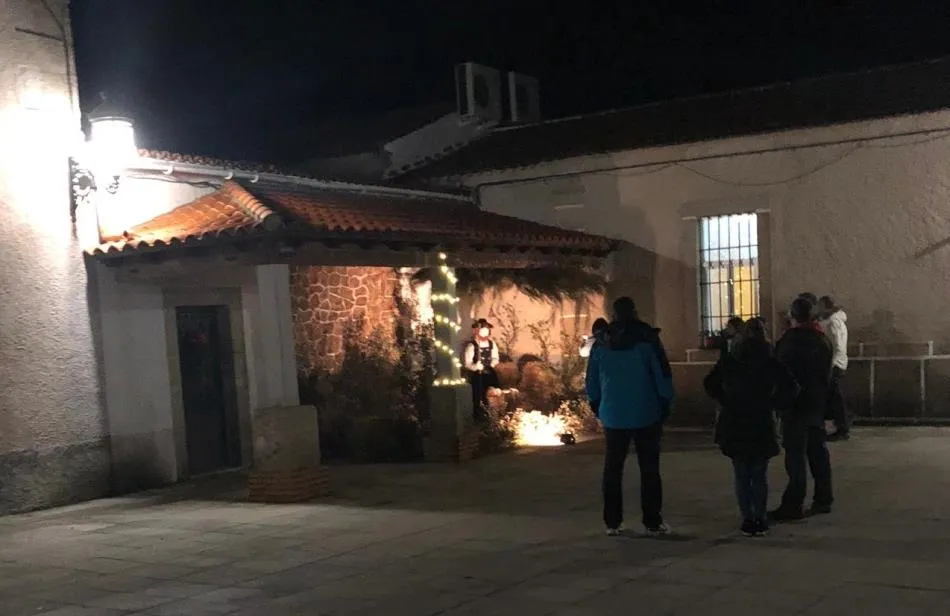 Foto 3 - Aldea del Obispo despliega su decoraci&oacute;n navide&ntilde;a con la Virgen Mar&iacute;a y San Jos&eacute; al estilo...