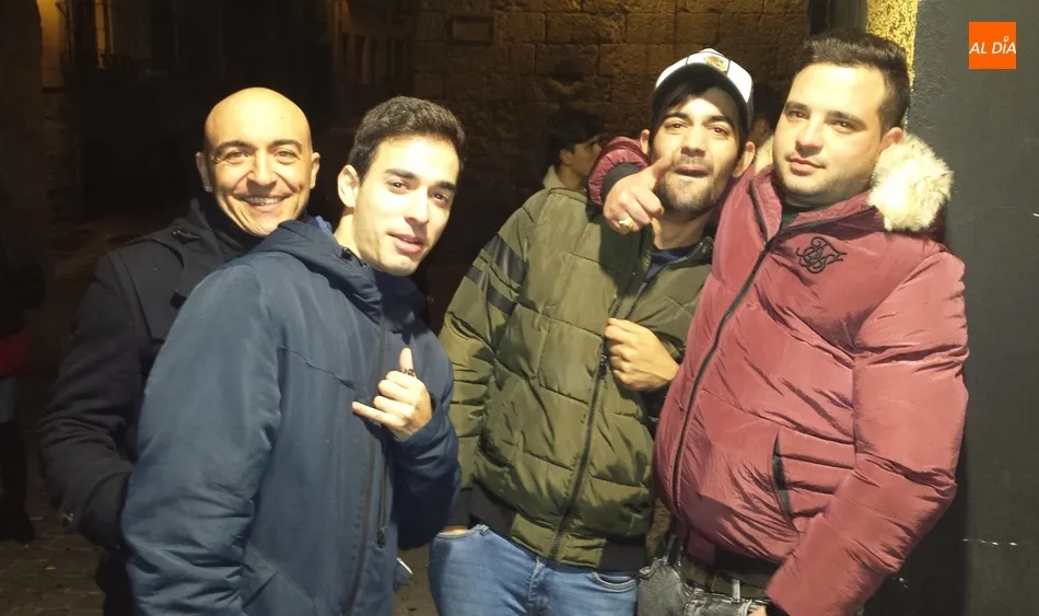 Eh, sácanos una foto: Rematando una larga y fría noche  