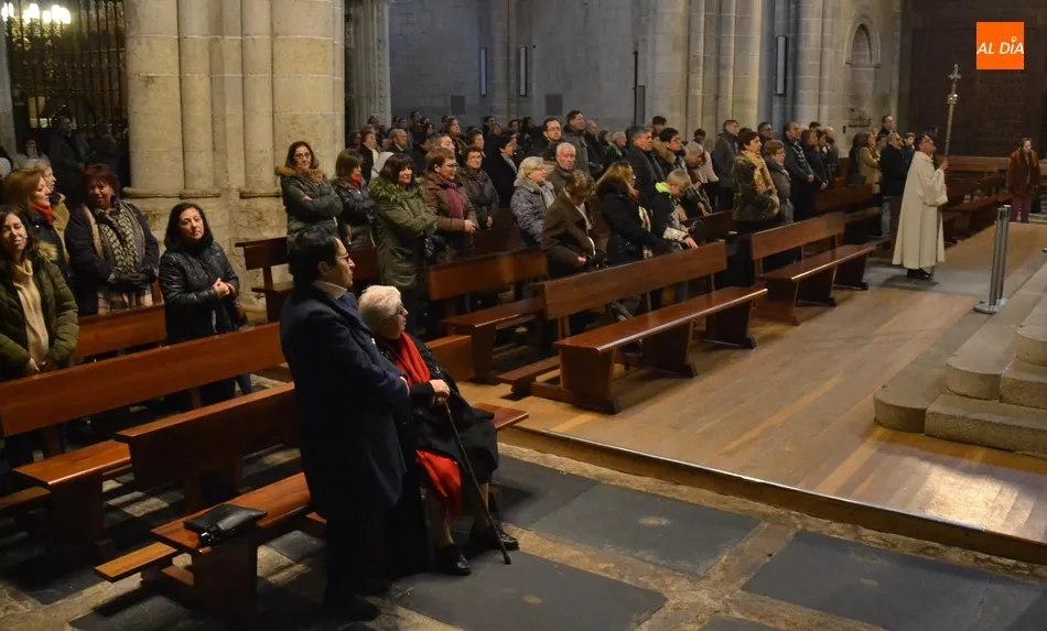 Foto 4 - Gran asistencia de fieles a la Misa Estacional del D&iacute;a de la Inmaculada  
