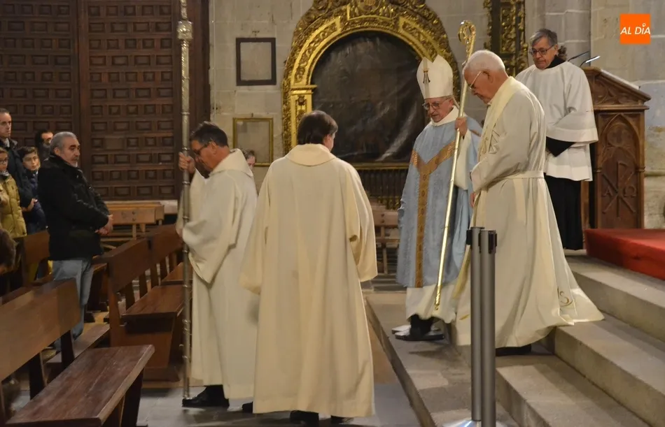 Foto 5 - Gran asistencia de fieles a la Misa Estacional del D&iacute;a de la Inmaculada  
