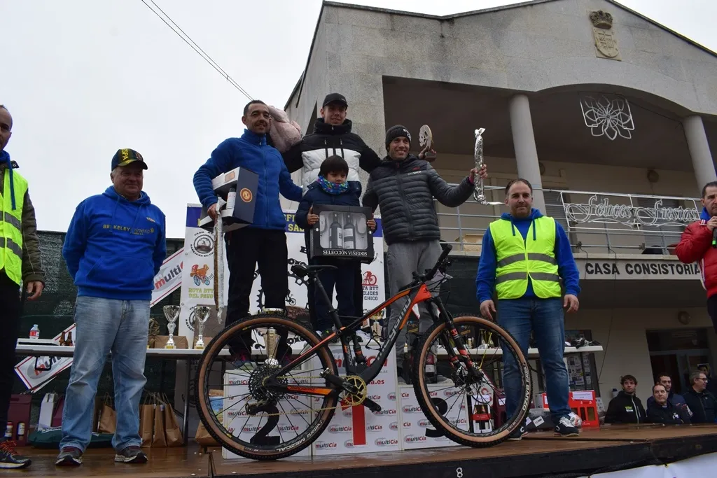 Alejandro Rodríguez y Ainhoa Sánchez repiten victoria en la Ruta del Pavo de Saelices el Chico  