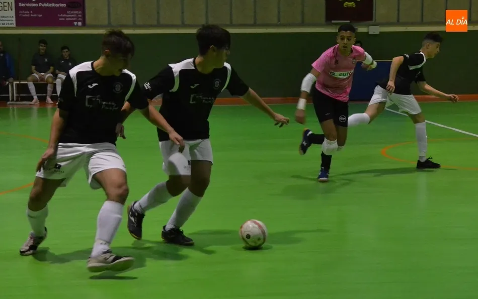 Foto 7 - El III Juvenil corta ante el Cu&eacute;llar su racha de derrotas gracias a una gran segunda parte  