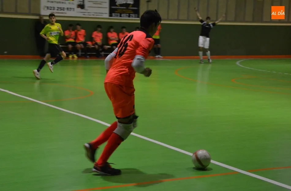 Foto 8 - El III Juvenil corta ante el Cu&eacute;llar su racha de derrotas gracias a una gran segunda parte  