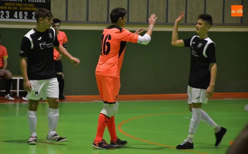 Foto 3 - El III Juvenil corta ante el Cu&eacute;llar su racha de derrotas gracias a una gran segunda parte  