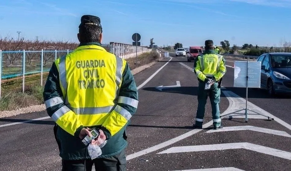 Los agentes de tráfico de la Guardia Civil establecerán puntos de control en todo tipo de carreteras y a cualquier hora del día