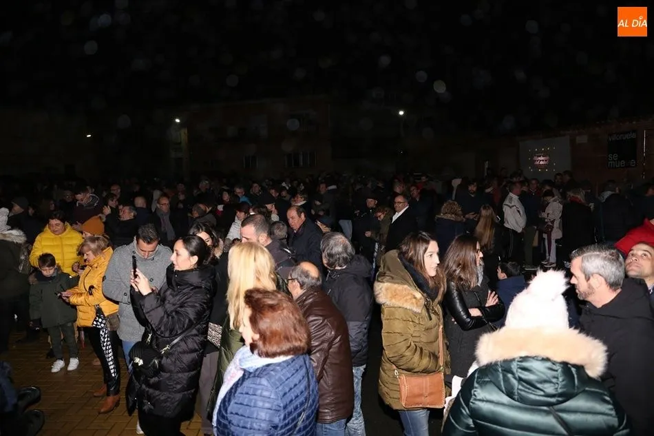 Foto 2 - Villoruela teje un &aacute;rbol de Navidad vaquero y solidario