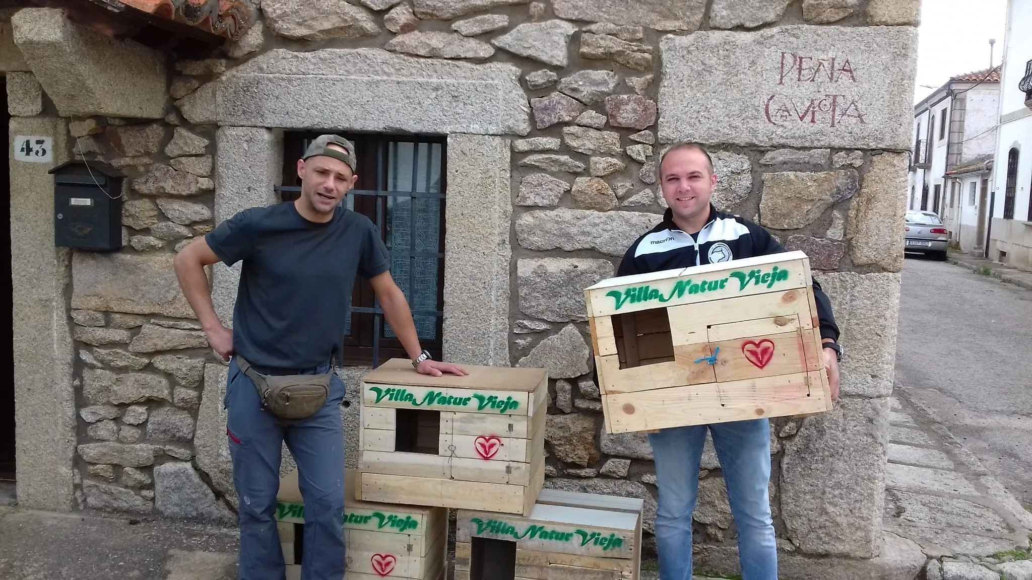 Foto 4 - La Asociaci&oacute;n Pe&ntilde;a Gaviota pone cerco desde Villavieja de Yeltes al escarabajo de las encinas