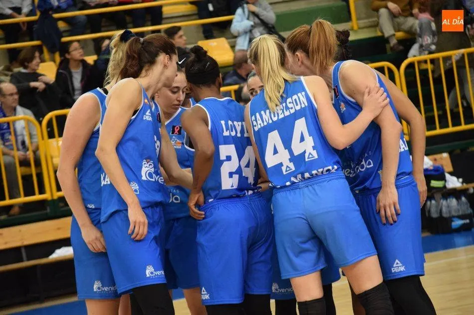 Conjura de las jugadoras de Perfumerías Avenida antes de un partido / Archivo