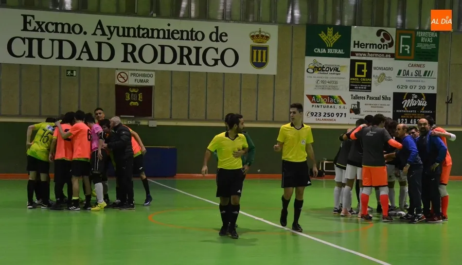 Foto 2 - El III Juvenil corta ante el Cu&eacute;llar su racha de derrotas gracias a una gran segunda parte  