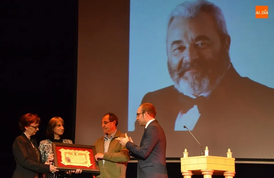 Ciudad Rodrigo declara Hijo Adoptivo, rindiéndole un sentidísimo homenaje, al amigo de...