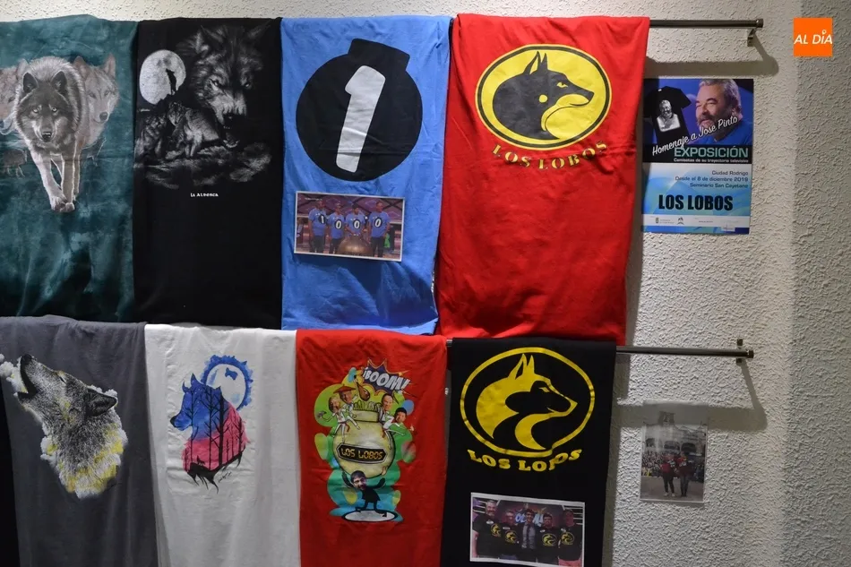 Foto 3 - Inaugurada la exposici&oacute;n con las camisetas televisivas, y mucho m&aacute;s, de Jos&eacute; Pinto  