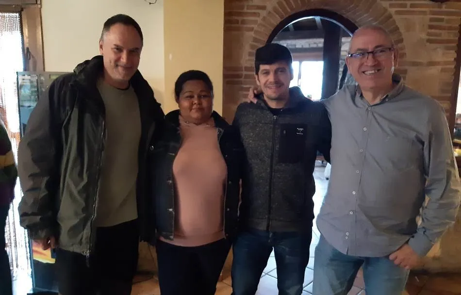 Los integrantes de Los Lobos visitan Casillas de Flores  