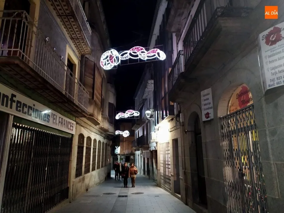 Foto 4 - Ambiente navide&ntilde;o en B&eacute;jar con la iluminaci&oacute;n de las calles y la Ruta de los Belenes