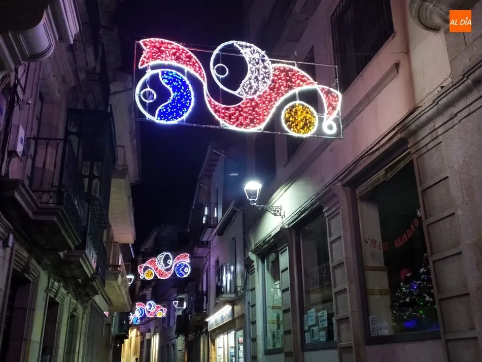 Foto 3 - Ambiente navide&ntilde;o en B&eacute;jar con la iluminaci&oacute;n de las calles y la Ruta de los Belenes