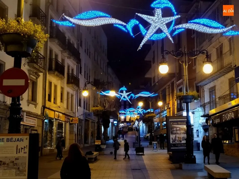Foto 5 - Ambiente navide&ntilde;o en B&eacute;jar con la iluminaci&oacute;n de las calles y la Ruta de los Belenes